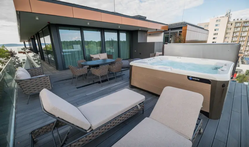 BJ81 Suite Hotel Sifok