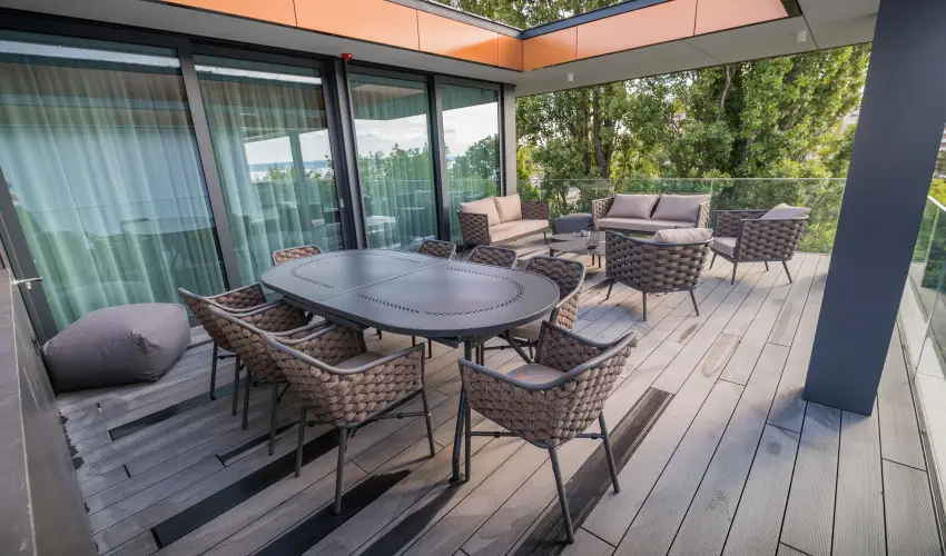 BJ81 Suite Hotel Sifok