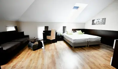 Ez�sth�d Hotel Veszpr�m