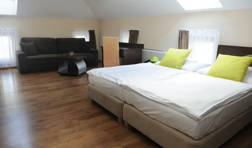 Ez�sth�d Hotel Veszpr�m