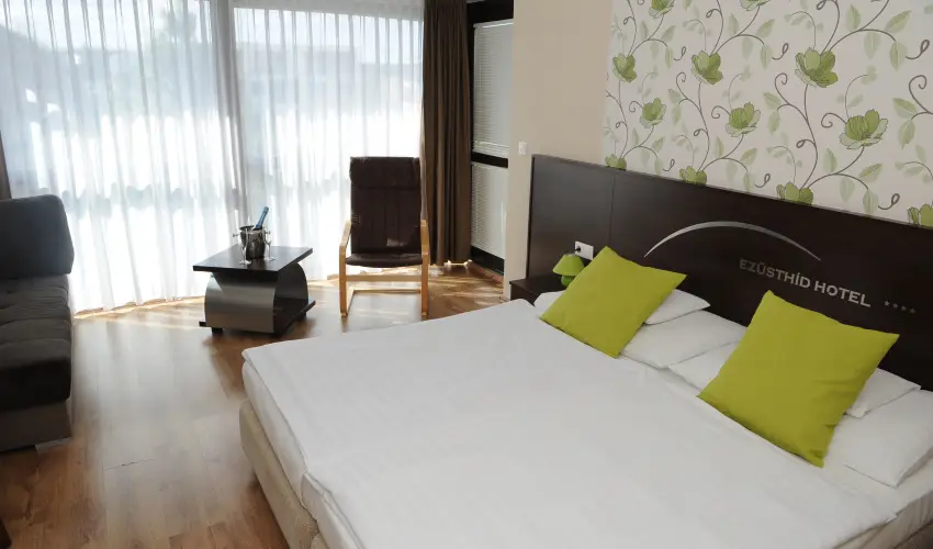 Ez�sth�d Hotel Veszpr�m