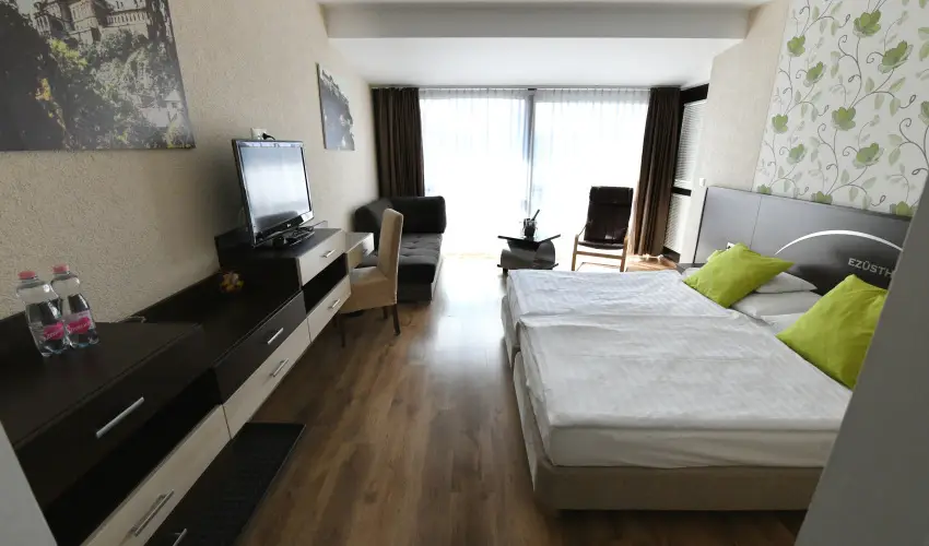 Ez�sth�d Hotel Veszpr�m