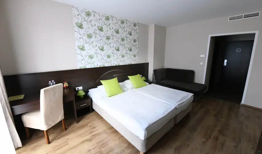 Ez�sth�d Hotel Veszpr�m