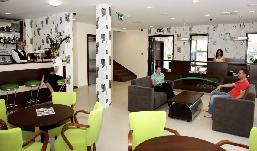 Ez�sth�d Hotel Veszpr�m