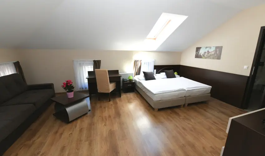 Ez�sth�d Hotel Veszpr�m