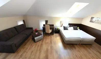 Ez�sth�d Hotel Veszpr�m