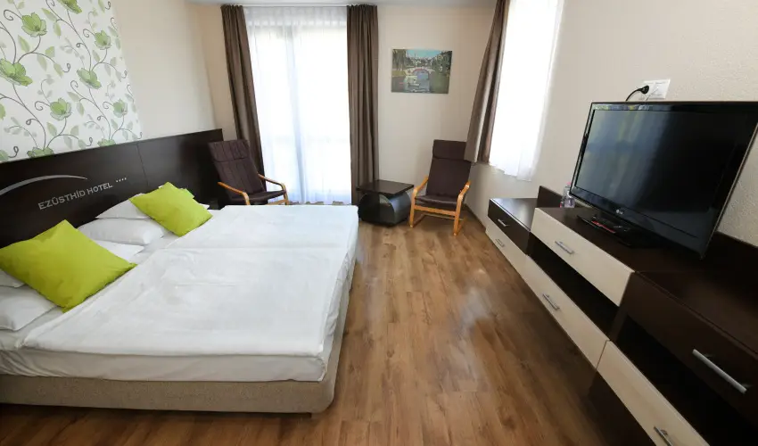 Ez�sth�d Hotel Veszpr�m
