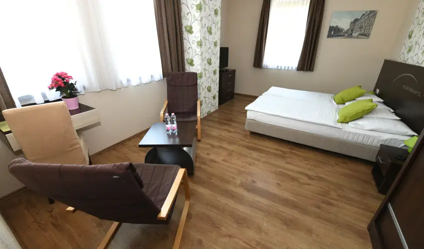 Ez�sth�d Hotel Veszpr�m