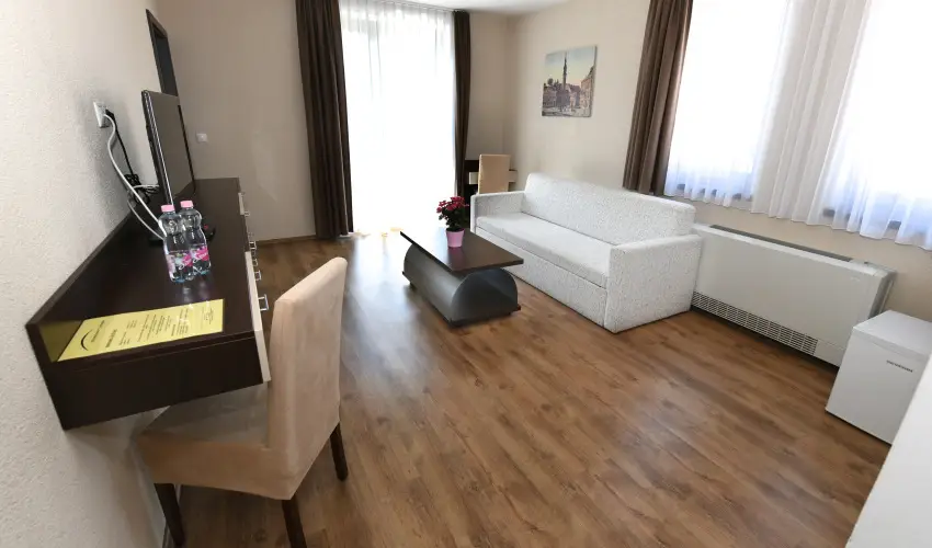 Ez�sth�d Hotel Veszpr�m