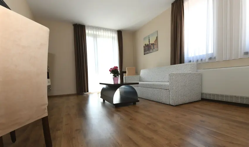 Ez�sth�d Hotel Veszpr�m