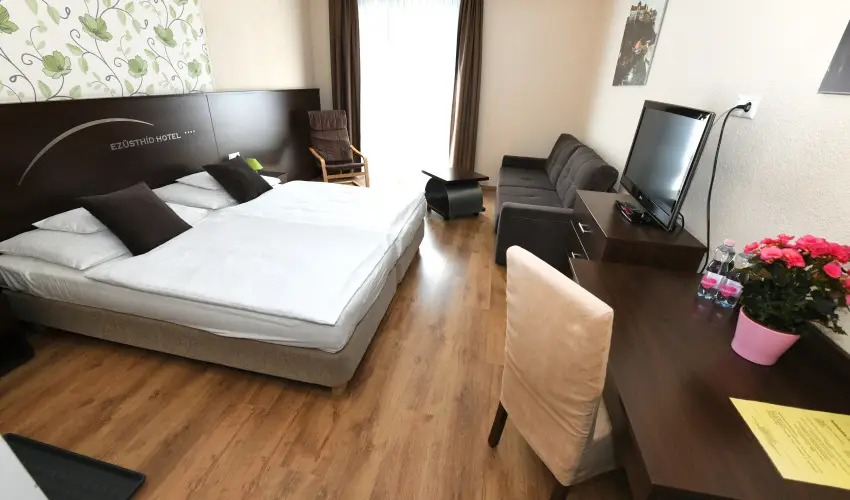 Ez�sth�d Hotel Veszpr�m