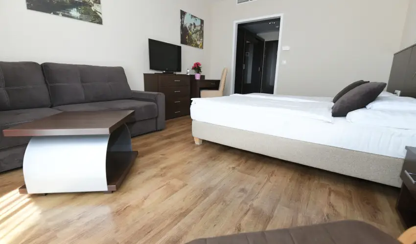 Ez�sth�d Hotel Veszpr�m