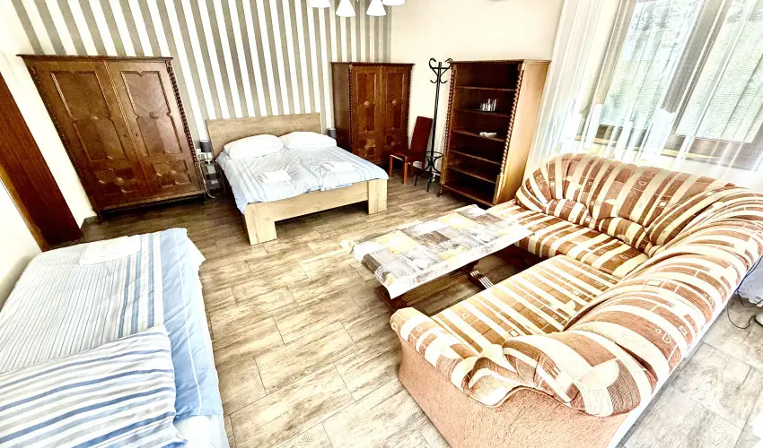 Fenyves Vend�gh�z Si�fok