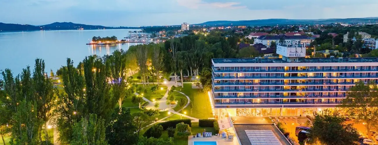 Danubius Hotel Annabella Balatonfred - Flpnzes ajnlat hajkzssal a Balatonon (min. 2 j)