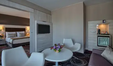 Aura Hotel Balatonf�red