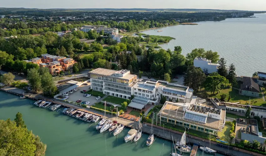 Hotel Yacht Wellness & Business Si�fok