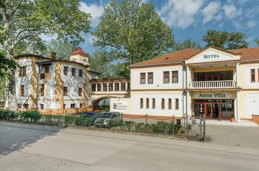 Hotel Anna Villa, Balatonf�ldv�r, Si�fok - 18 km