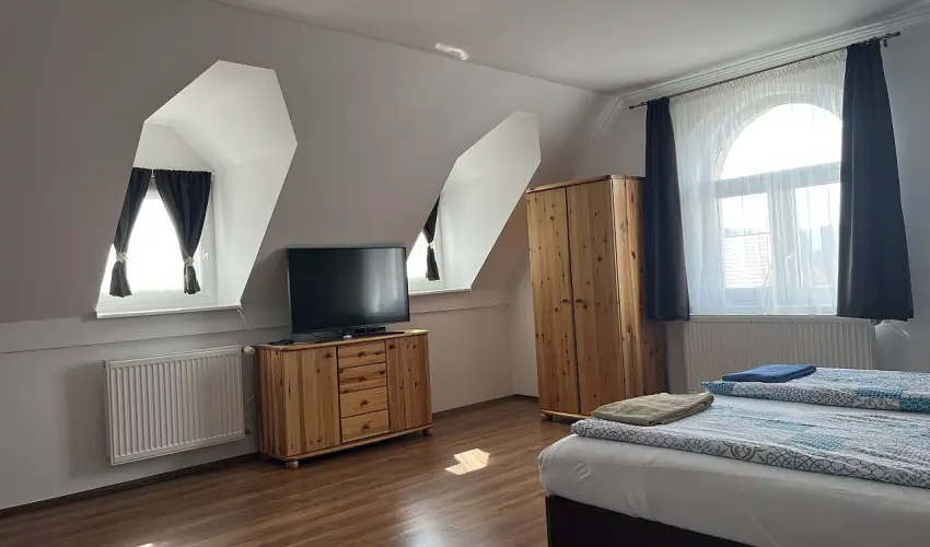 M�rk�i Vend�gh�z - kapu a Bakonyra M�rk�