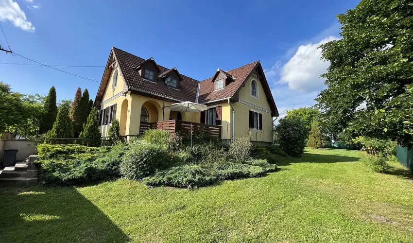 M�rk�i Vend�gh�z - kapu a Bakonyra M�rk�