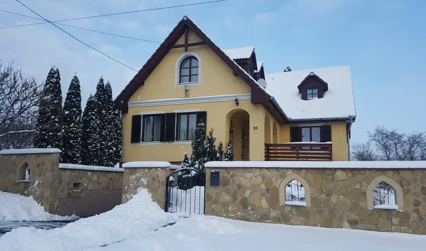 M�rk�i Vend�gh�z - kapu a Bakonyra M�rk�