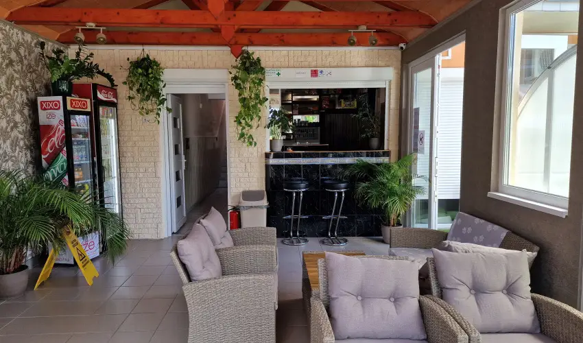 Napsug�r Apartmanh�z Si�fok