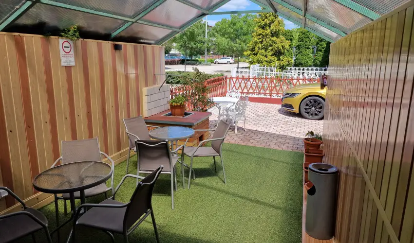 Napsug�r Apartmanh�z Si�fok