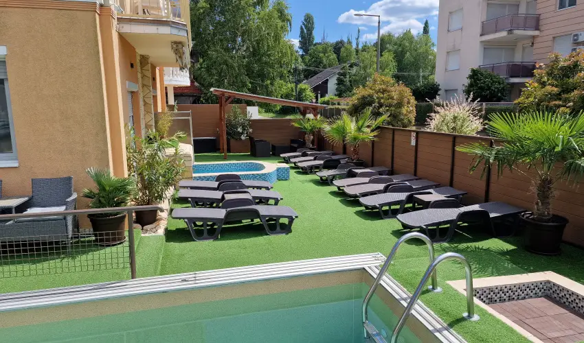 Napsug�r Apartmanh�z Si�fok