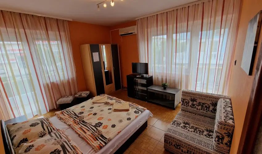 Napsug�r Apartmanh�z Si�fok