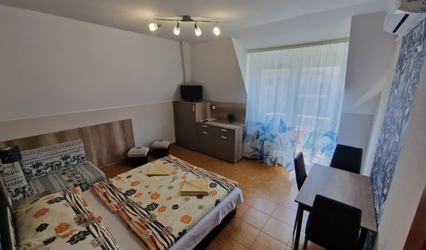 Napsug�r Apartmanh�z Si�fok