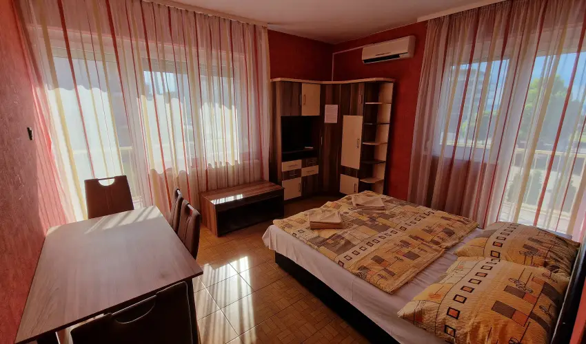 Napsug�r Apartmanh�z Si�fok