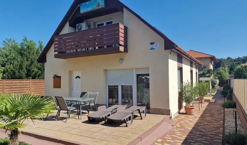 Napsug�r Villa A Si�fok