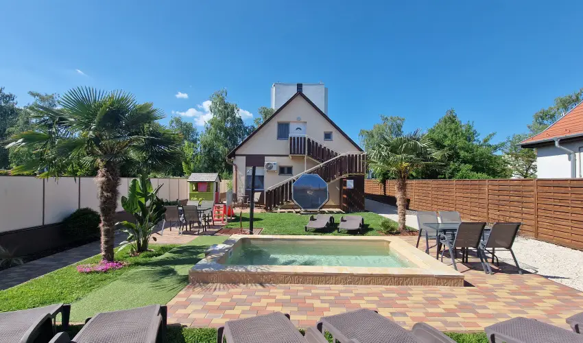 Napsug�r Villa A Si�fok