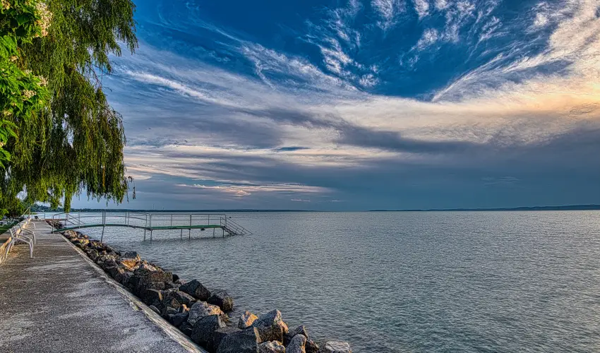 Vil�gos Hotel Balatonvil�gos